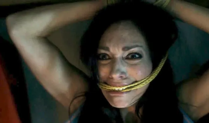 Scena iz filma All Through the House(2015) 2