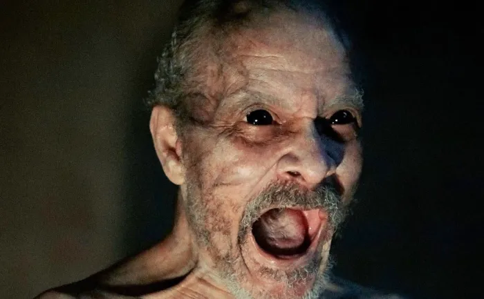 Scena iz filma It Comes at Night(2017) 2