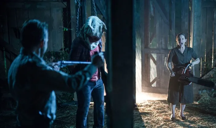 Scena iz filma Leatherface(2017) 2