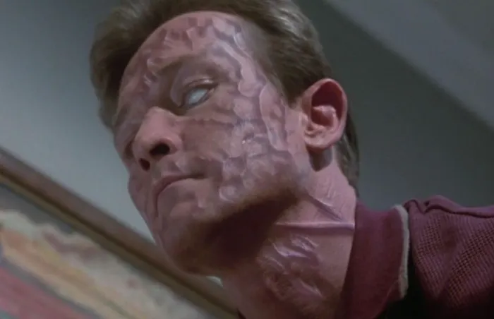 Scena iz filma The Faculty(1998) 1