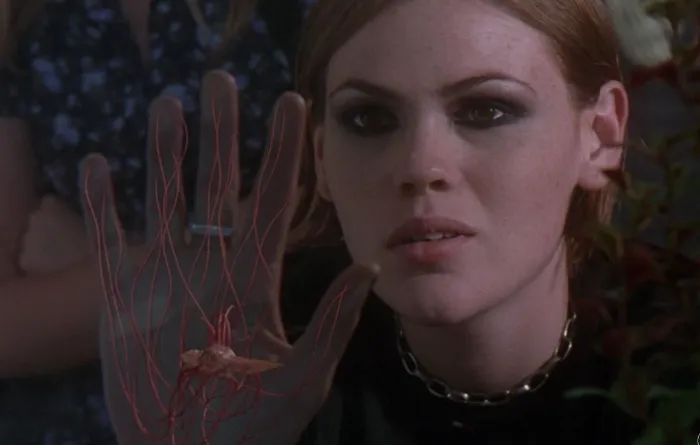 Scena iz filma The Faculty(1998) 2