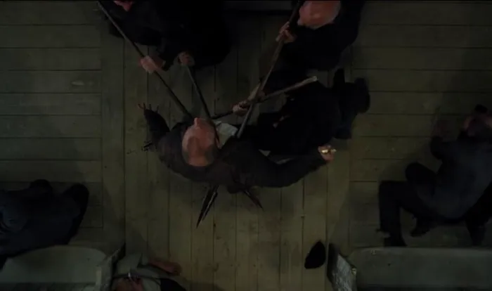Scena iz filma Apostle(2018) 1