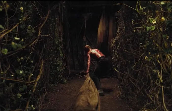 Scena iz filma Apostle(2018) 3