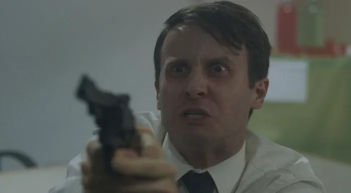 Scena iz filma All the Creatures Were Stirring(2018) 3