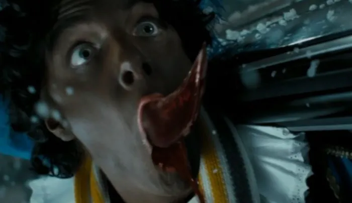 Scena iz filma Saint(2010) 3