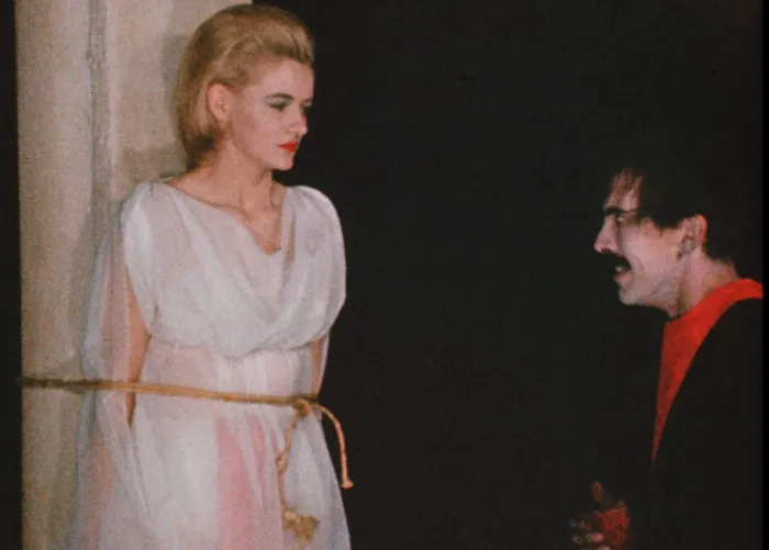 Scena iz filma Manos: The Hands of Fate(1966) 2