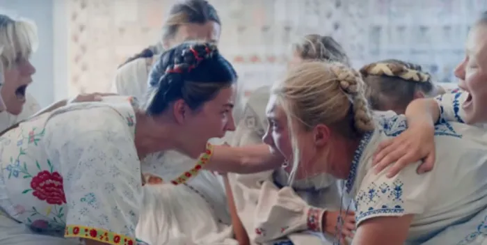 Scena iz filma Midsommar(2019) 3