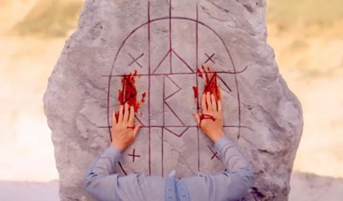 Scena iz filma Midsommar(2019) 2