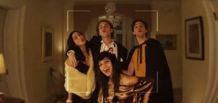 Scena iz filma Polaroid(2019) 1