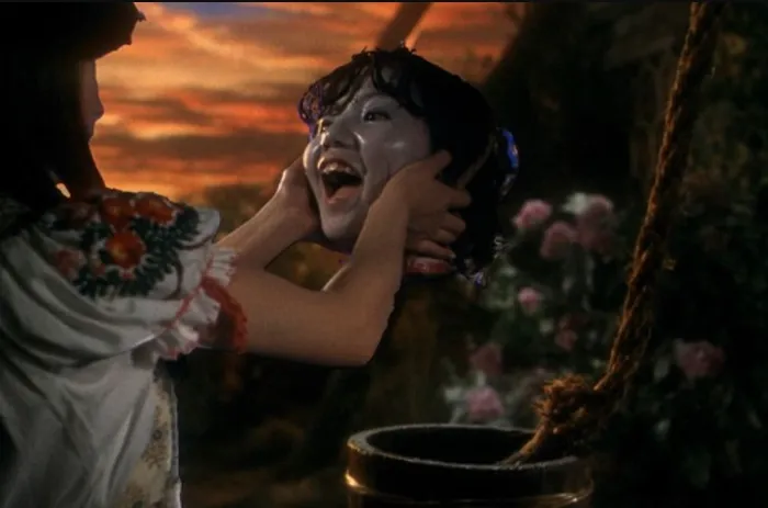 Scena iz filma Hausu(1977) 3