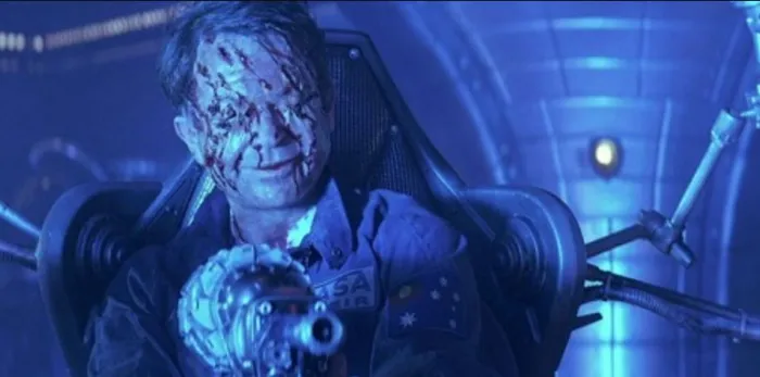Scena iz filma Event Horizon(1997) 2