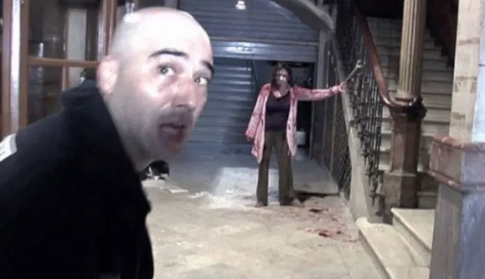 Scena iz filma [REC](2007) 2