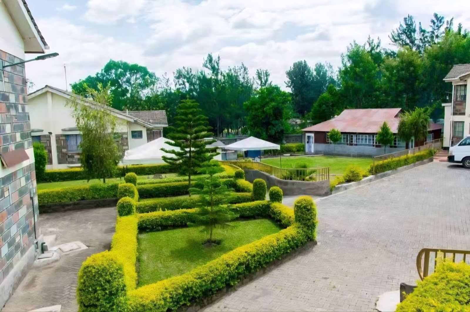 Safari Grace Chinese Hotel