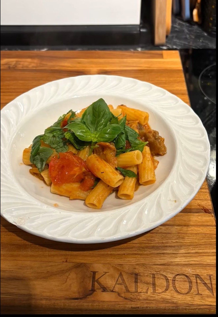 Knoblauch-Nudeln mit Aubergine und Cherrytomaten