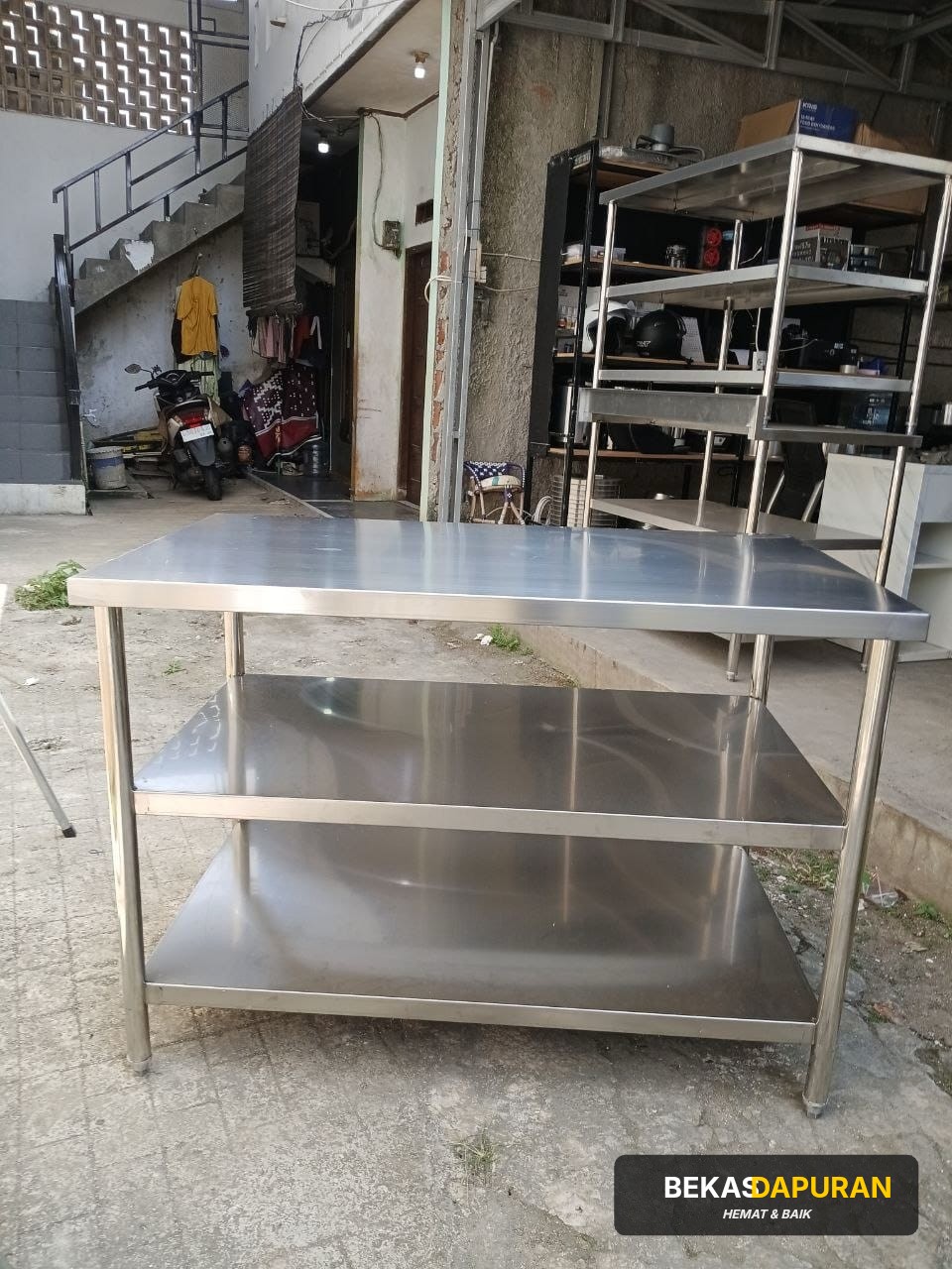 Meja 3 susun