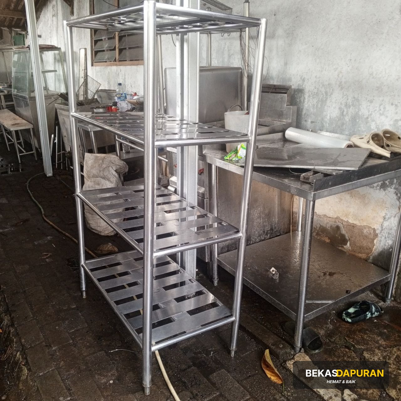 Peralatan Restoran Bekas Gudang Dapuran di Jelambar