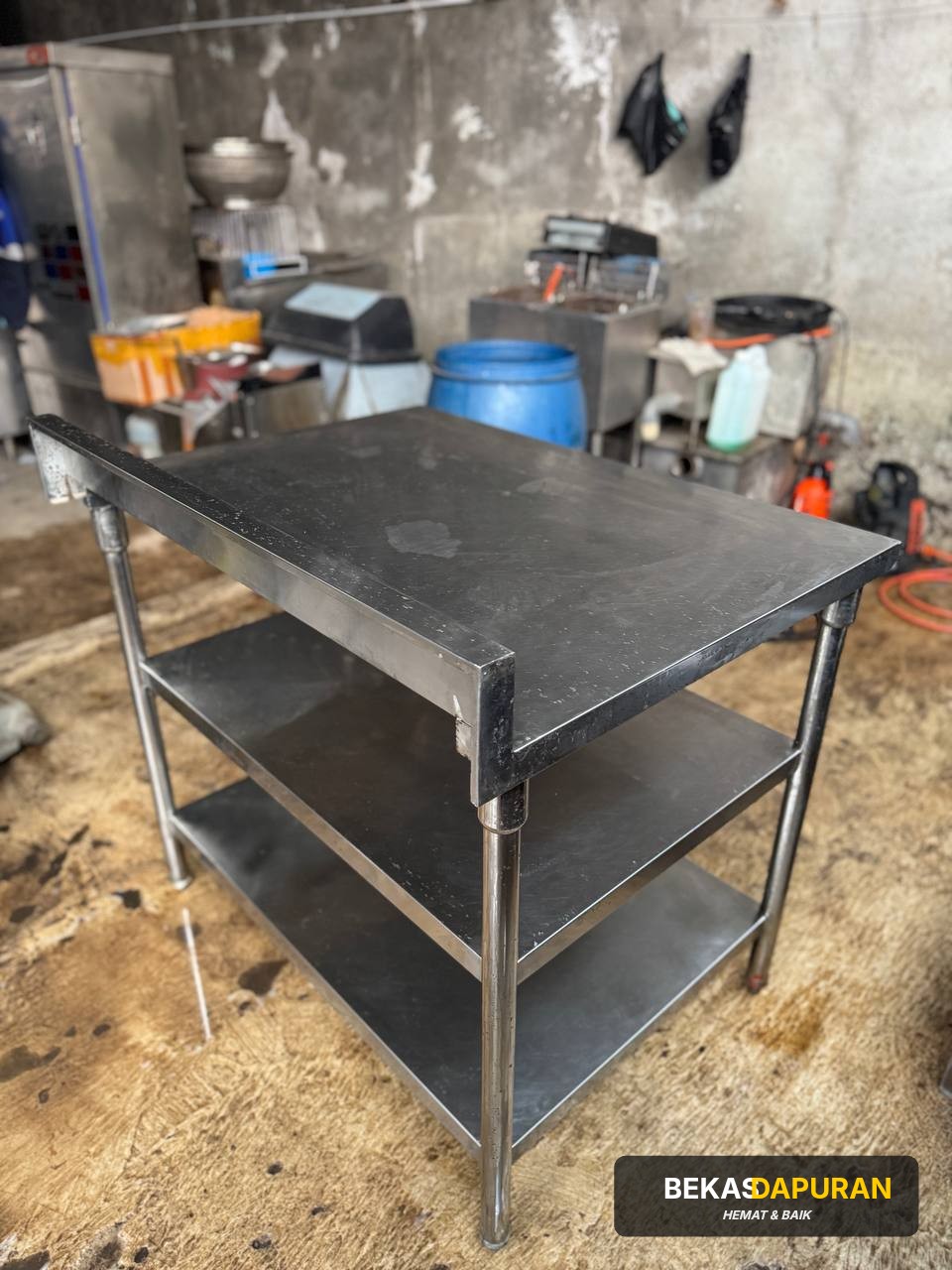 Meja 3 susun backsplash