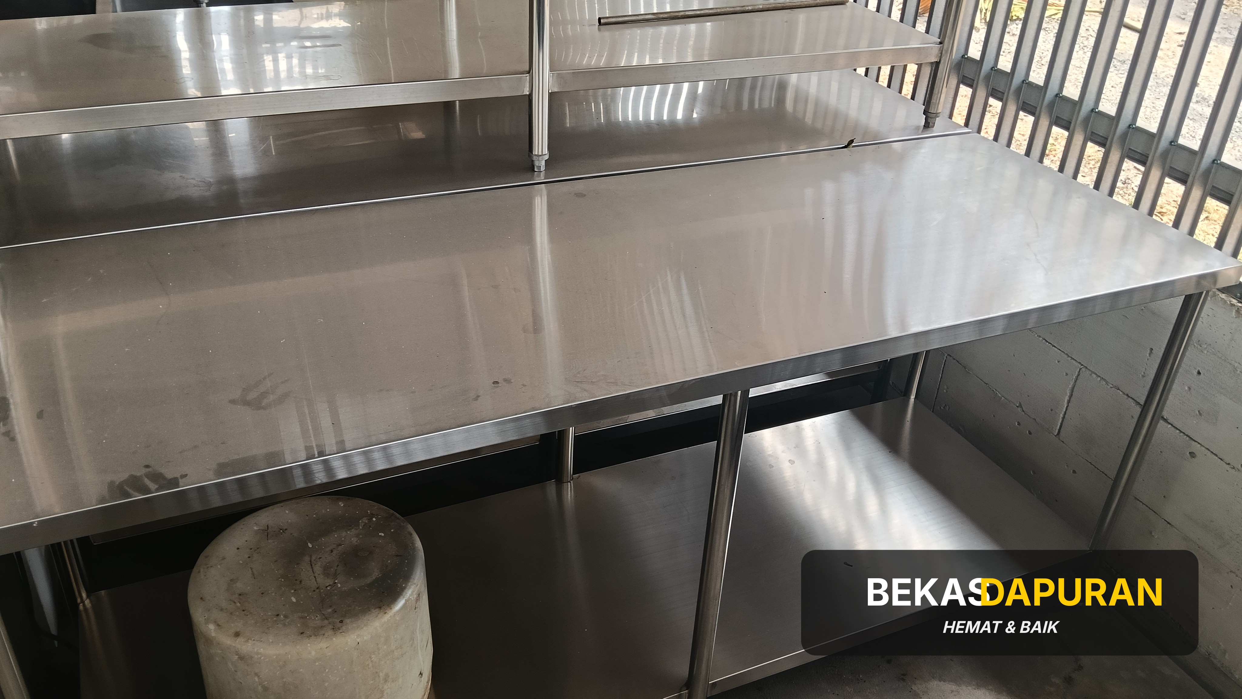 Meja 2 susun