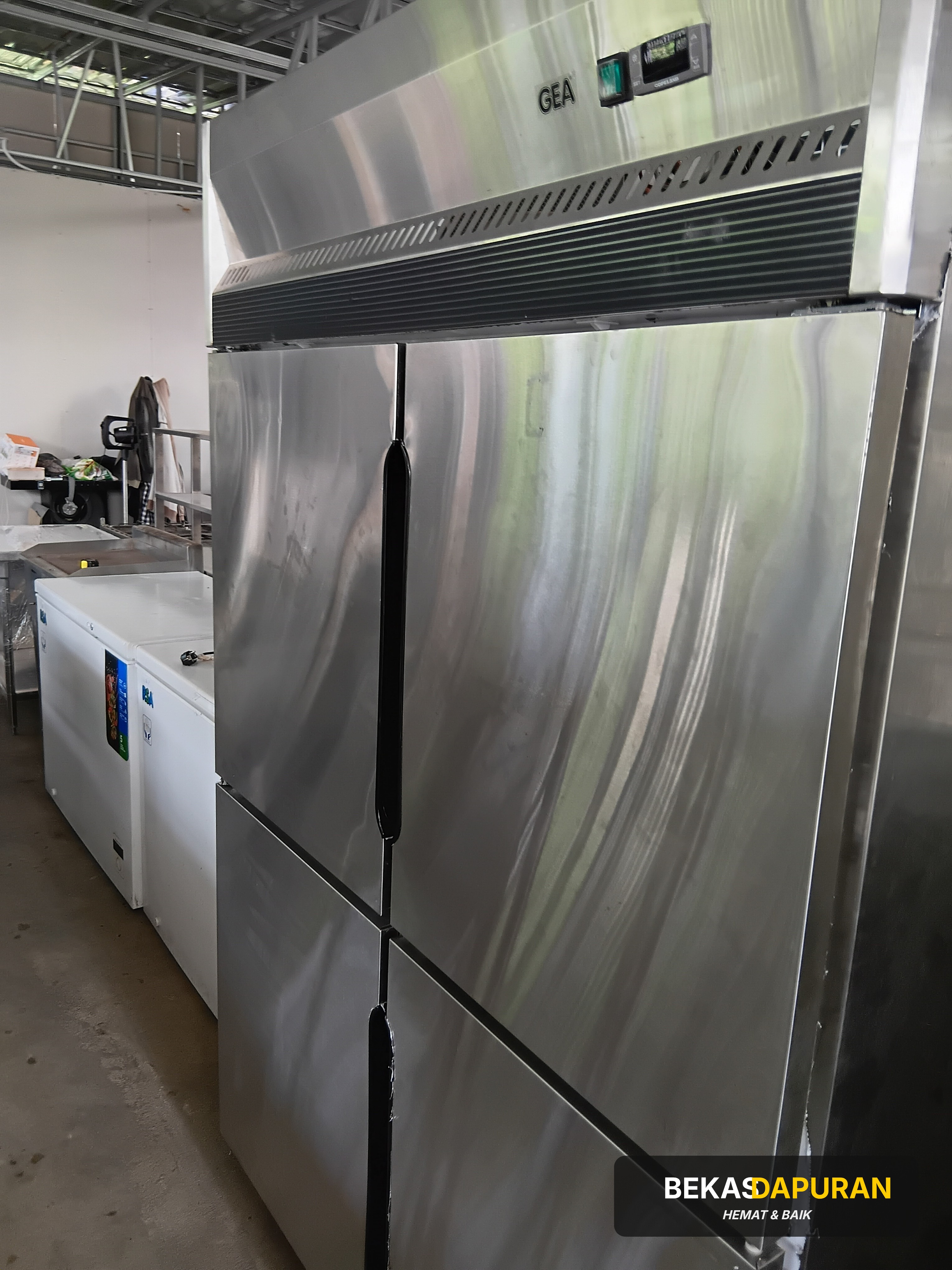 Upright chiller 4 pintu GEA