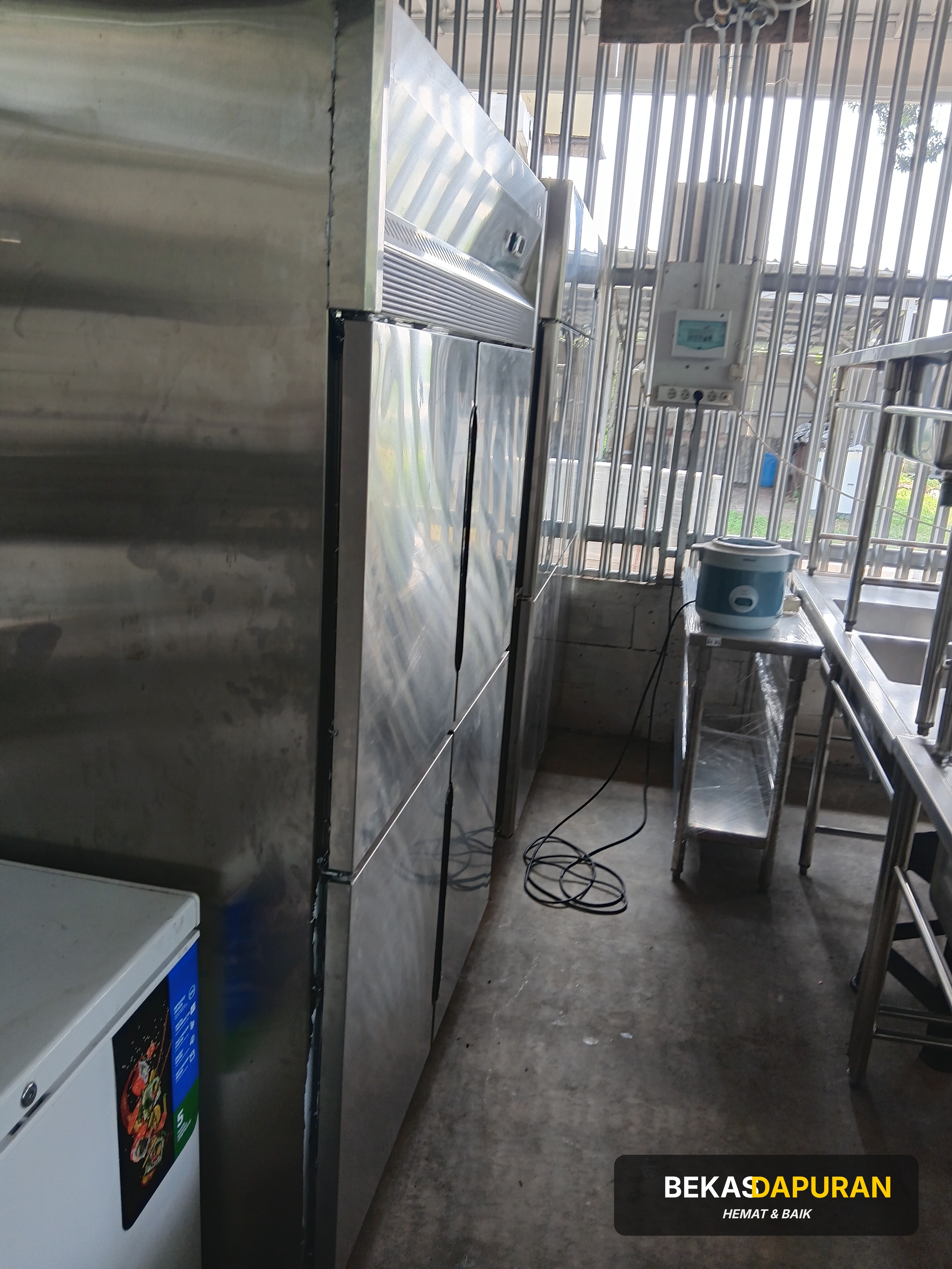 Upright chiller 4 pintu GEA thumbnail