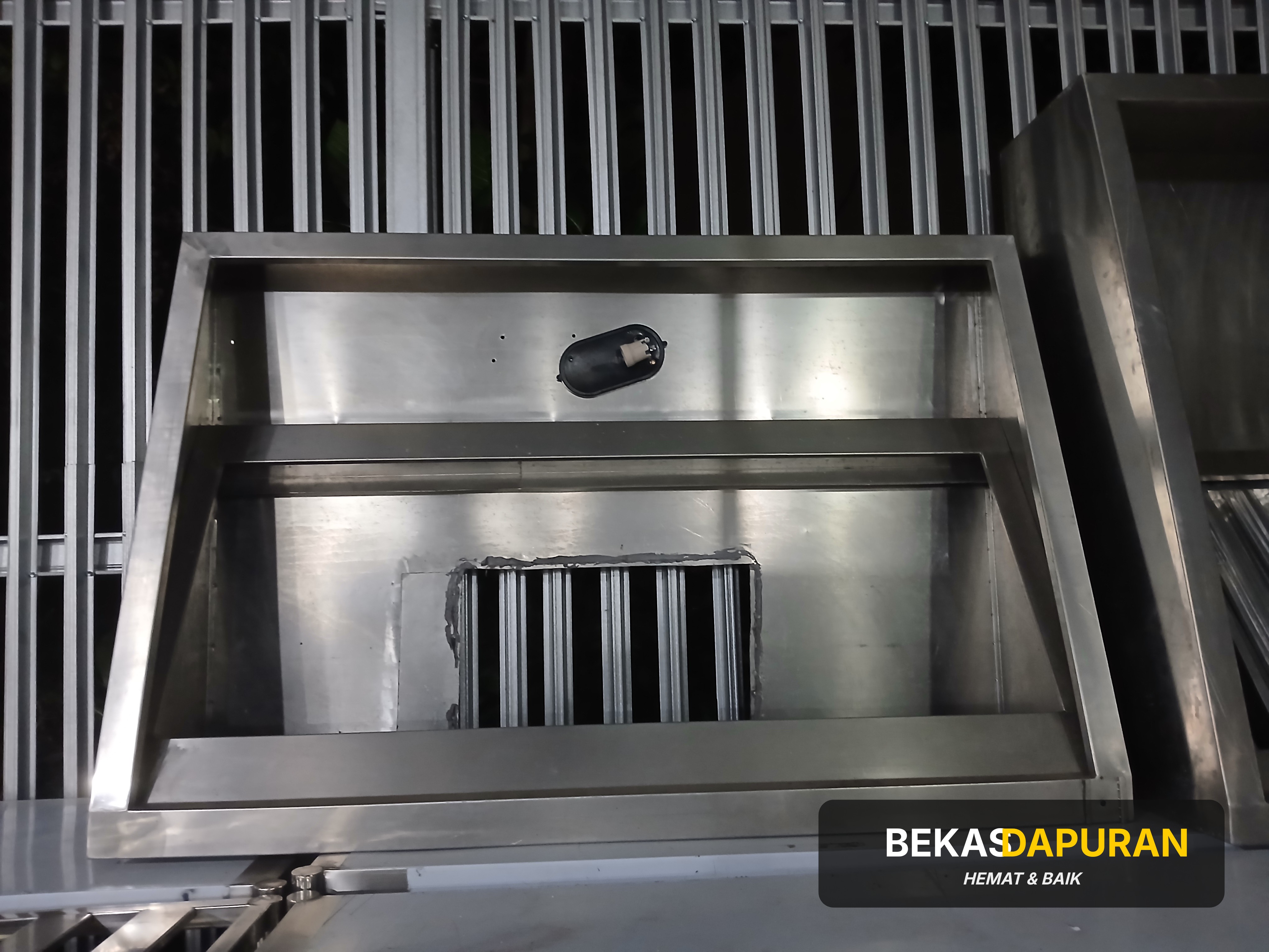 Exhaust hood