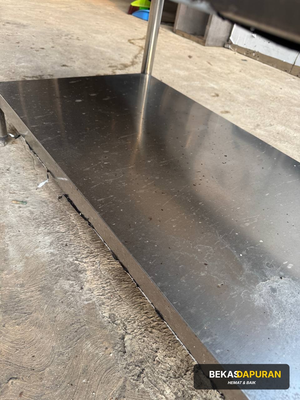 MEJA 3 SUSUN   Uk 100x60x85   Note : ada bercak bekas korosi