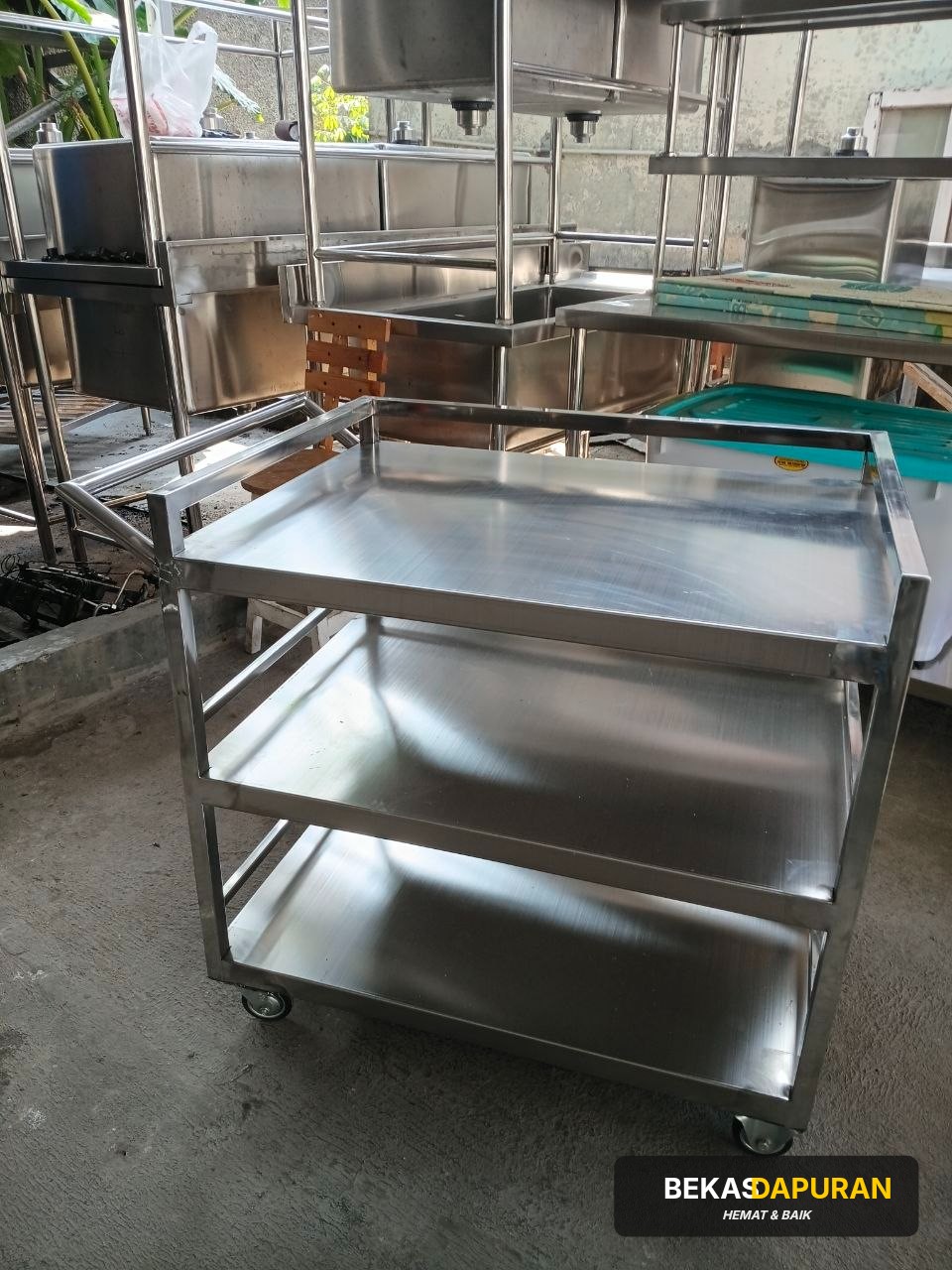 Meja 3 susun