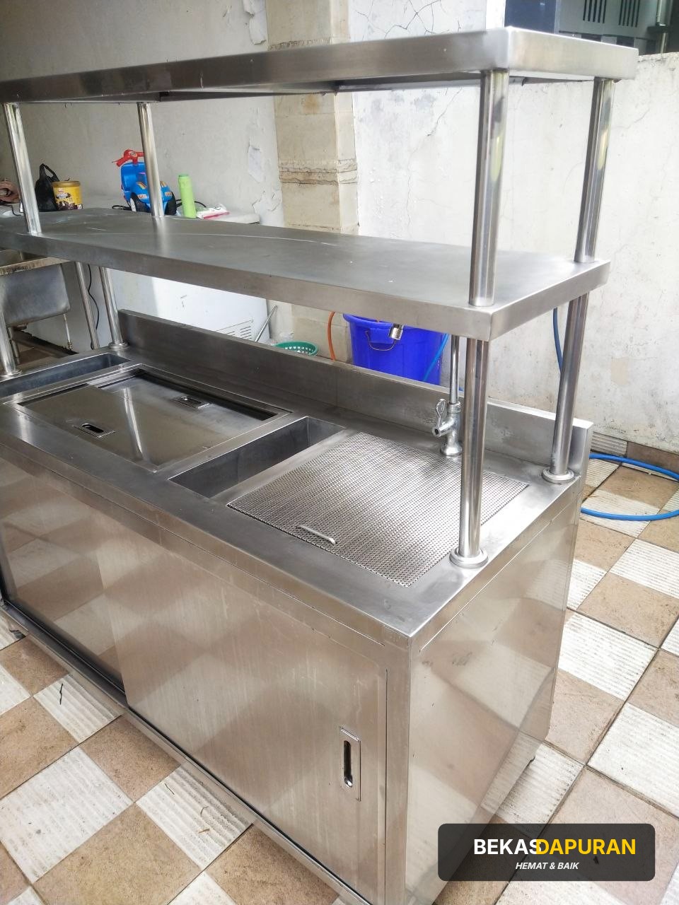 Ice bin station