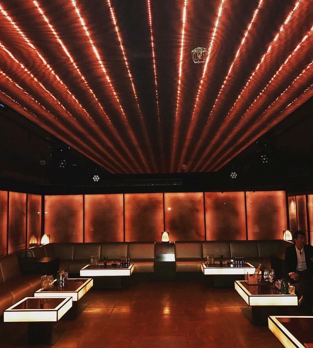 Armani / Privé - Image 4