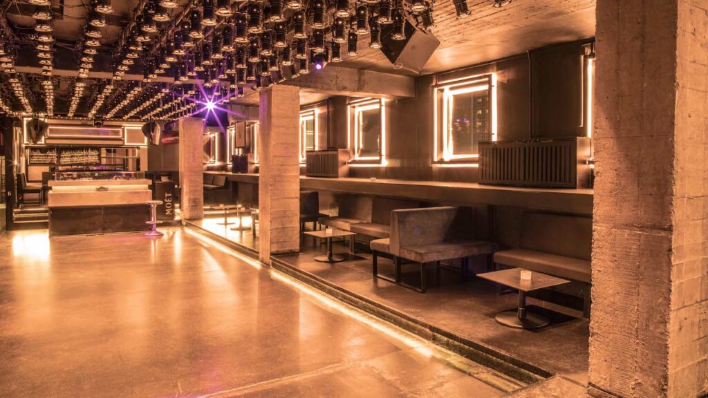 Weekend Club - Image 3