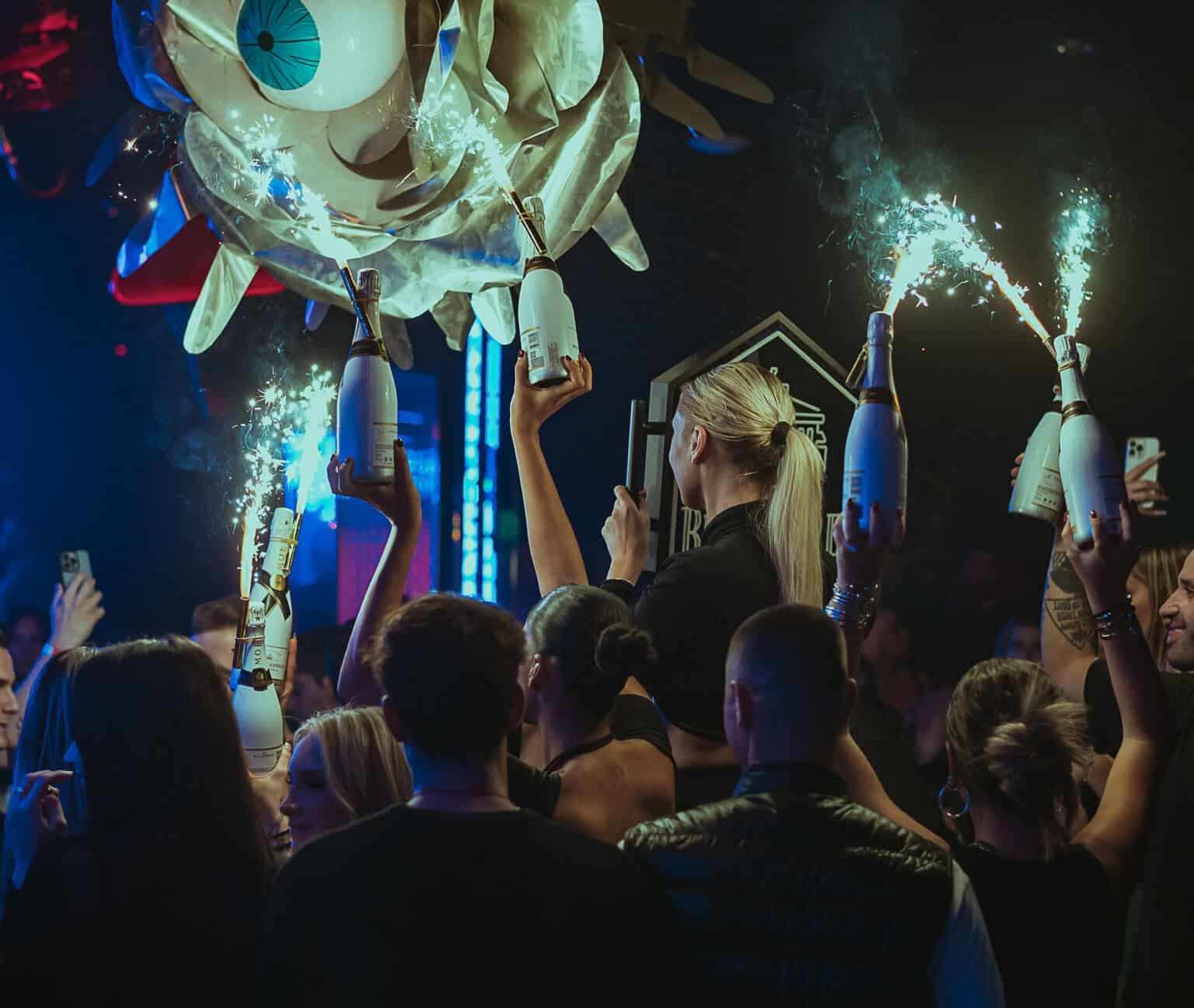 Cozmo Athens - Image 4