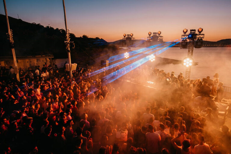 Island Club & Restaurant - Image 1