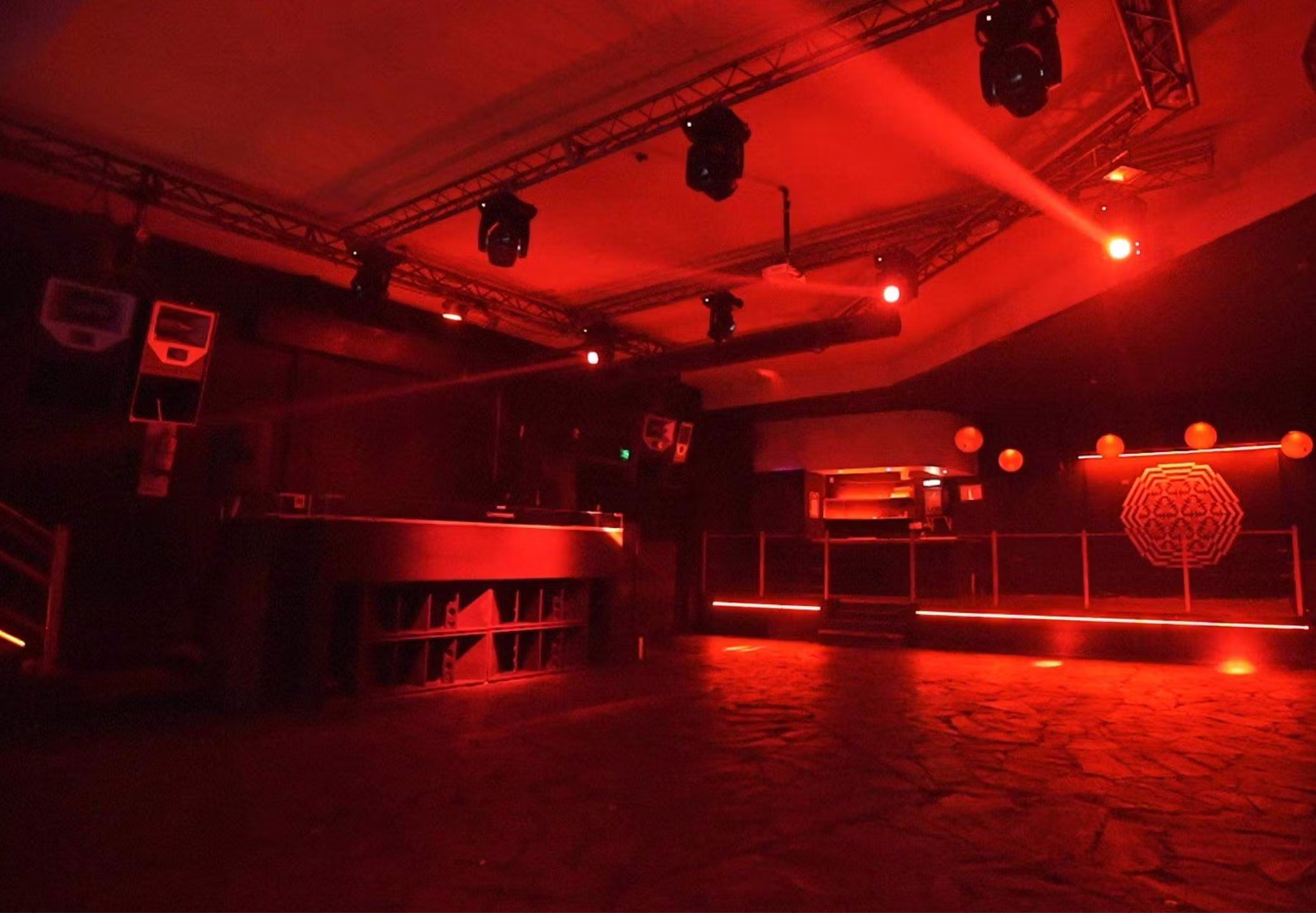 Under Club - Image 2