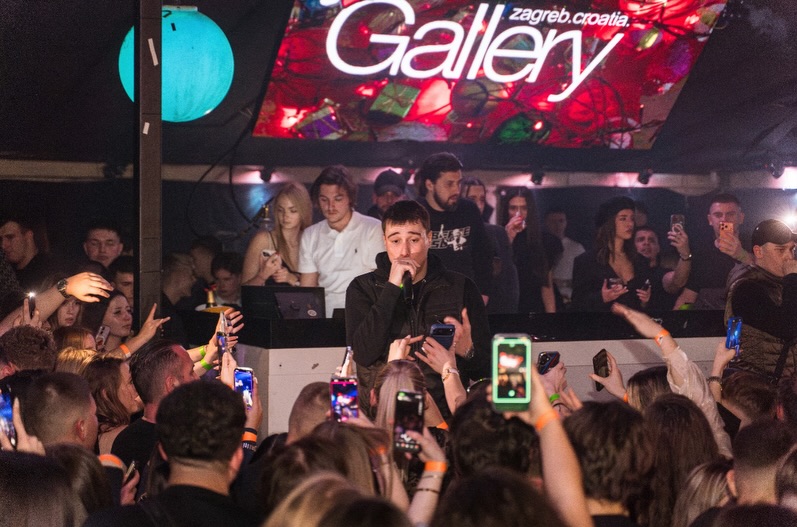 Gallery Club - Image 1