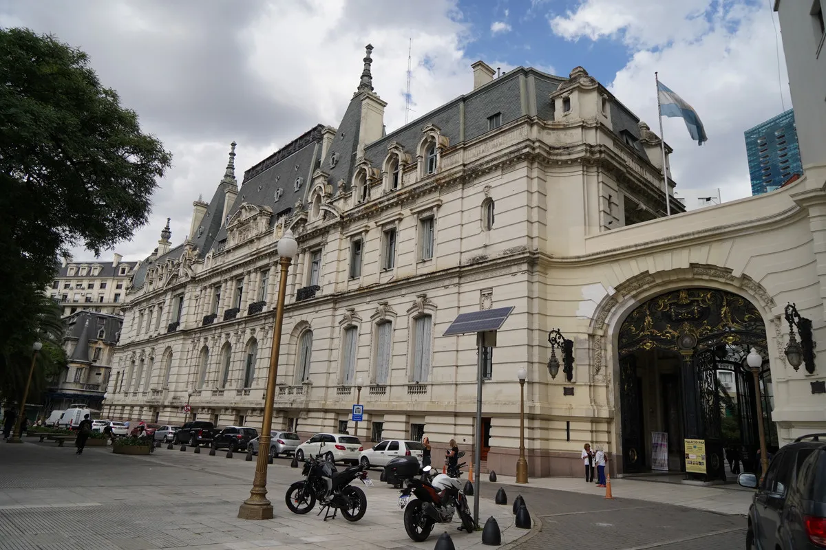 Retiro: Entre Palacios y Ferrocarriles image 6