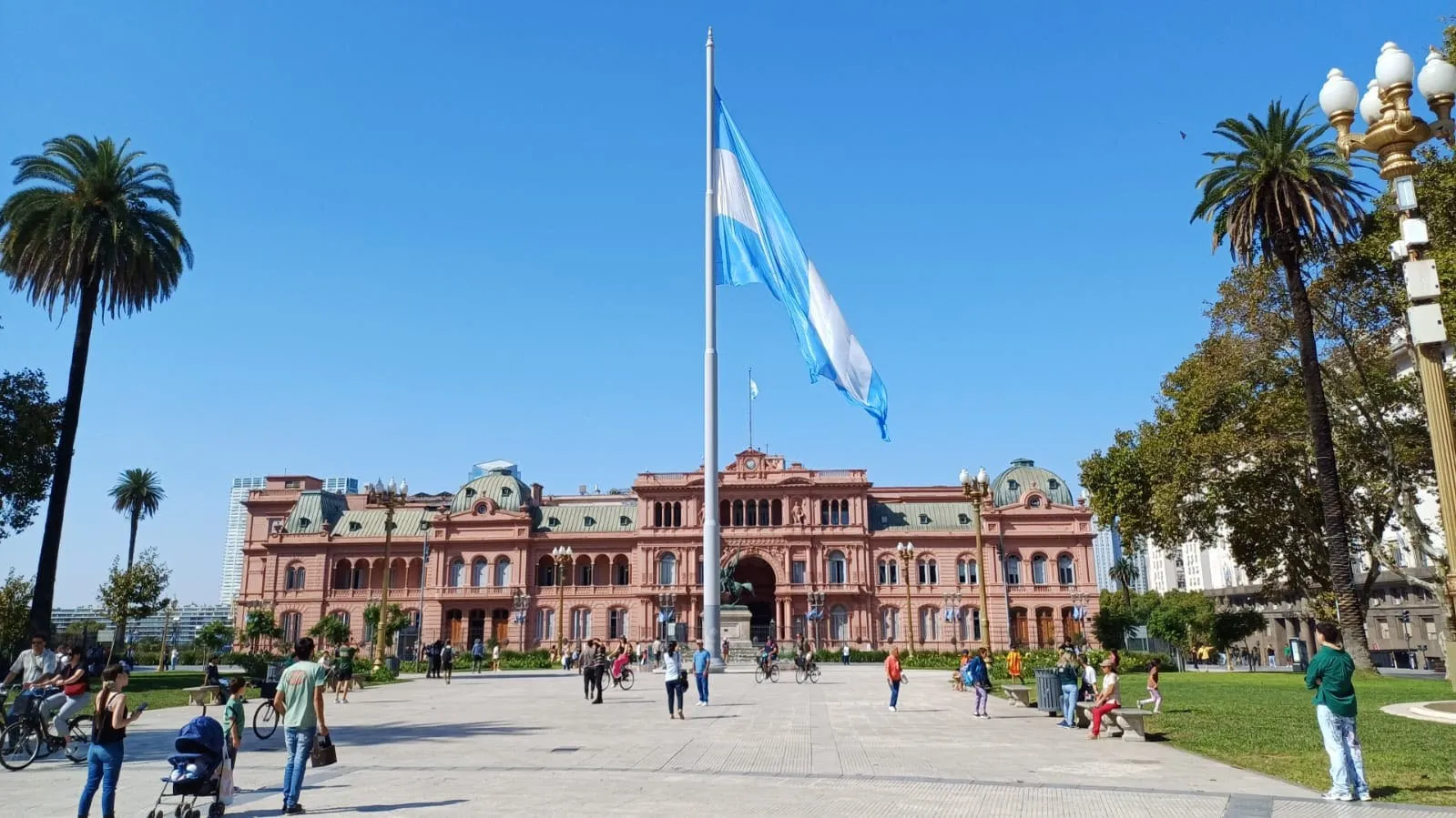 Plaza de Mayo: The Historic Heart of Argentina image 1
