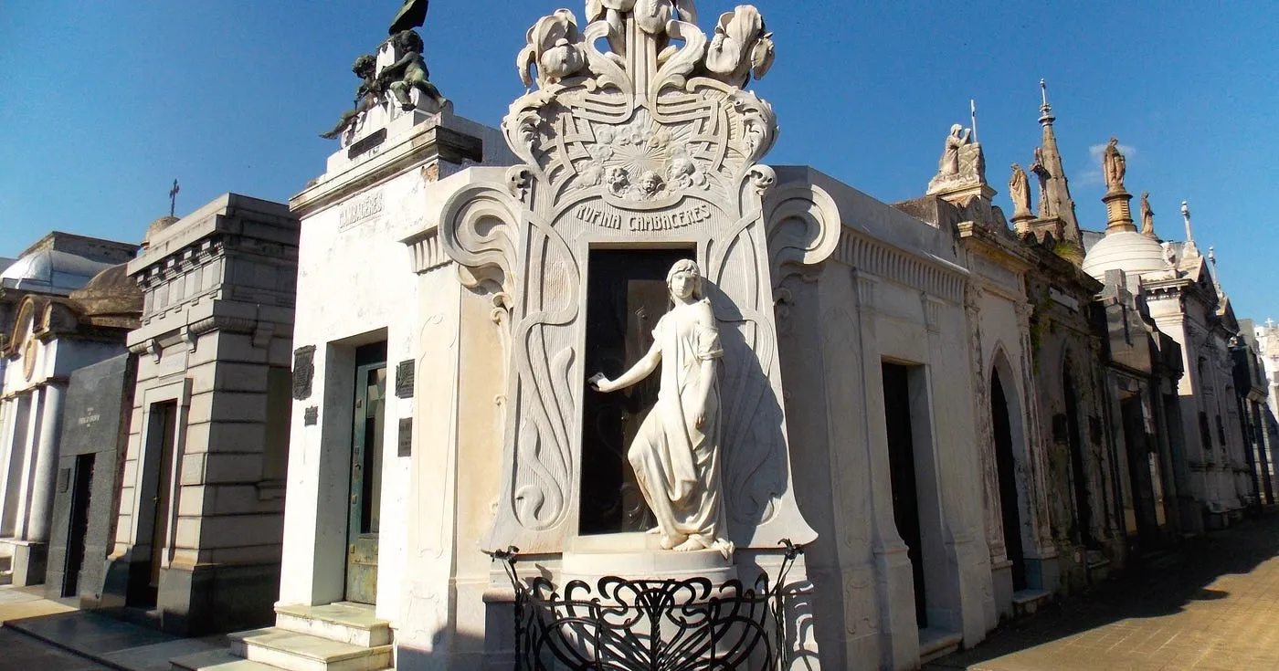 Bóveda de Rufina Cambaceres