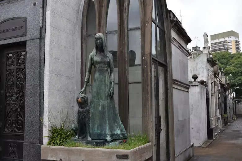 Estatua de Liliana Crociati