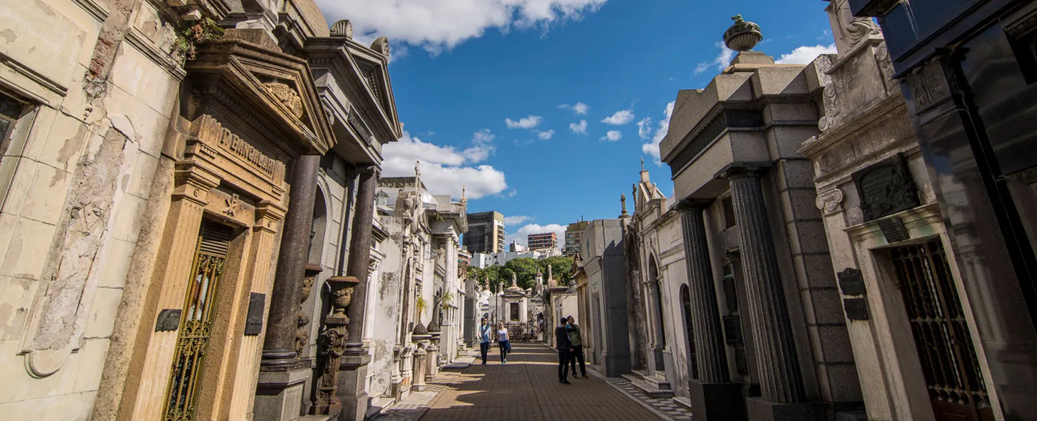 Una Última Mirada del Cementerio