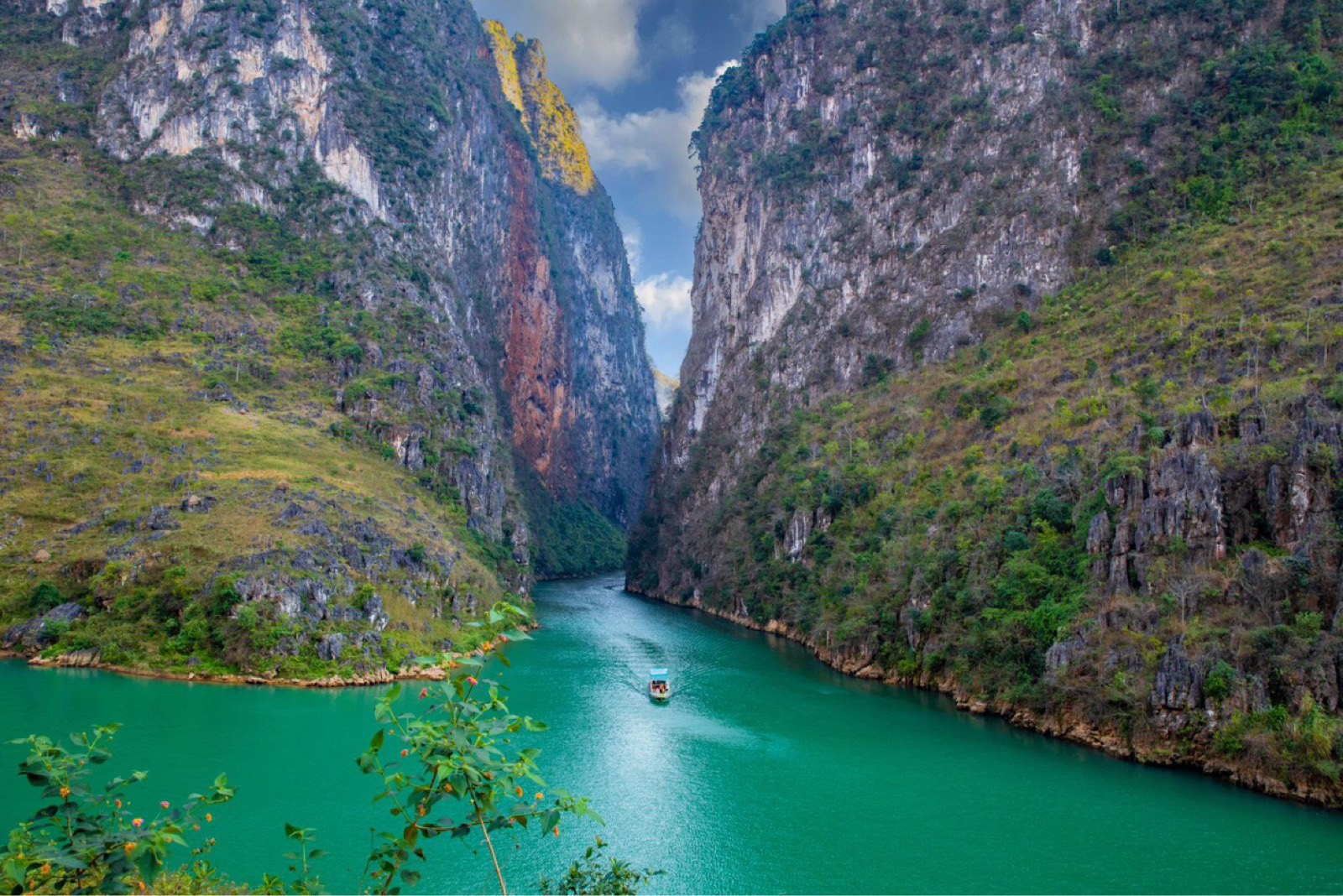 Ha Giang Top Travel – Motorcycle guides in Vietnam