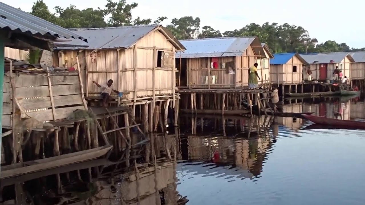 Visit Nzulezu  gallery 1