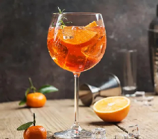Aperol Tônica | Simples, sofisticado e irresistivelmente vibrante! 🍊✨