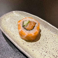 Maguro Hana Uramaki