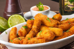 Iscas de Peixe com batatas fritas