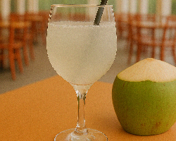 Água de Coco Natural | Um brinde tropical com muito charme 🍃🥂
