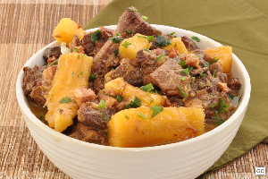 Carne cozida com mandioca