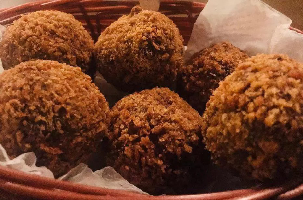 CROQUETA DE COSTELA BOVINA COM QUEIJO MINAS