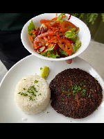 Hambúrger de feijão preto, beterraba e grão de bico