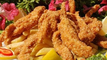 Isca de Frango com Mandioca e Fritas