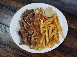 Contra filé com fritas